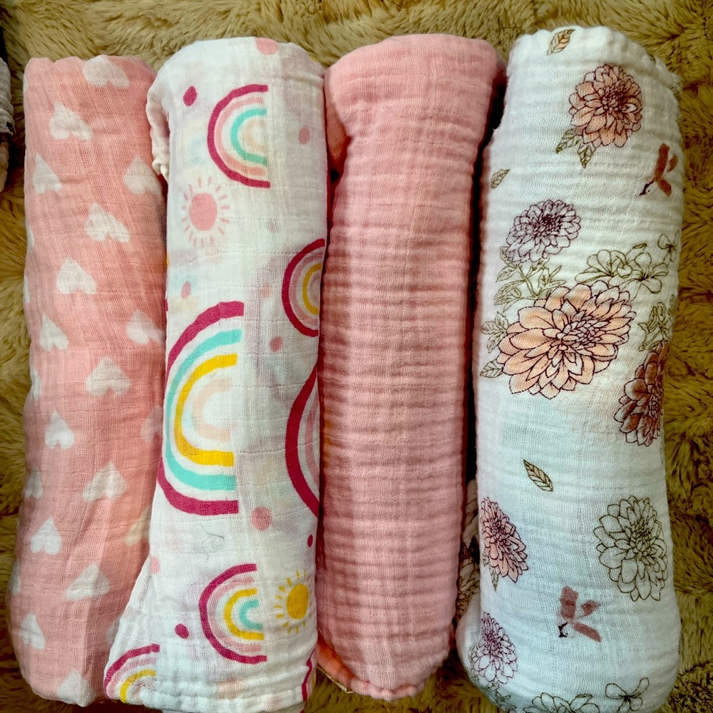 4 baby swaddles in new condition. Only used several times.